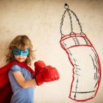 superheldin am boxsack