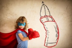 superheldin am boxsack