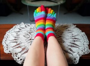bunte Yoga-Socken mit Zehentrenner