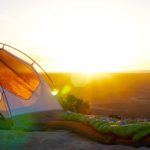 Trekking-Schlafsack und Zelt