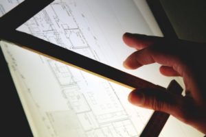 Planungsarbeiten am Leuchttisch
