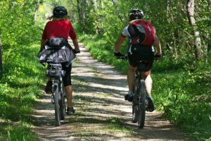 Fahrrad fahrende Menschen