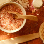 Badesalz mit Holzlöffel