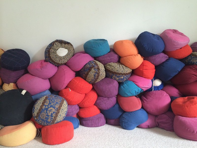 Meditationskissen in verschiedenen Form, Farben und Größen