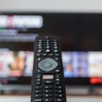 Fernseher mit Universalfernbedienung steuern.