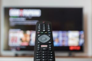 Fernseher mit Universalfernbedienung steuern.