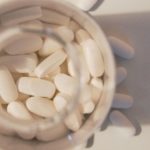 Glucosamin Tabletten in einem Behältnis