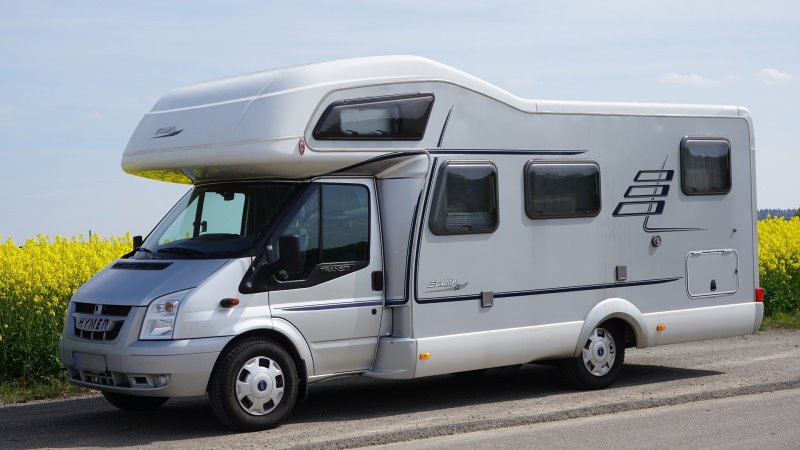 Wohnmobil auf der Straße