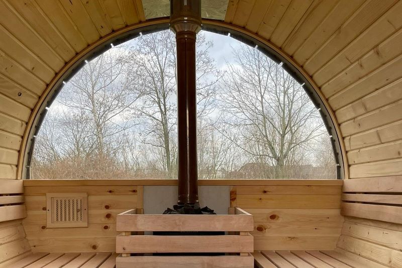 Sauna vom Sauna-Express mit Fenstern