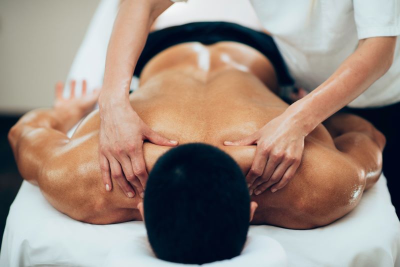Rückenmassage Mann